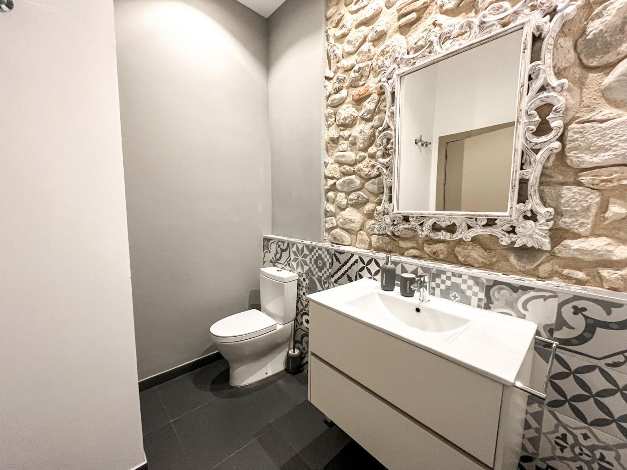 Old Town Duplex With Character Girona