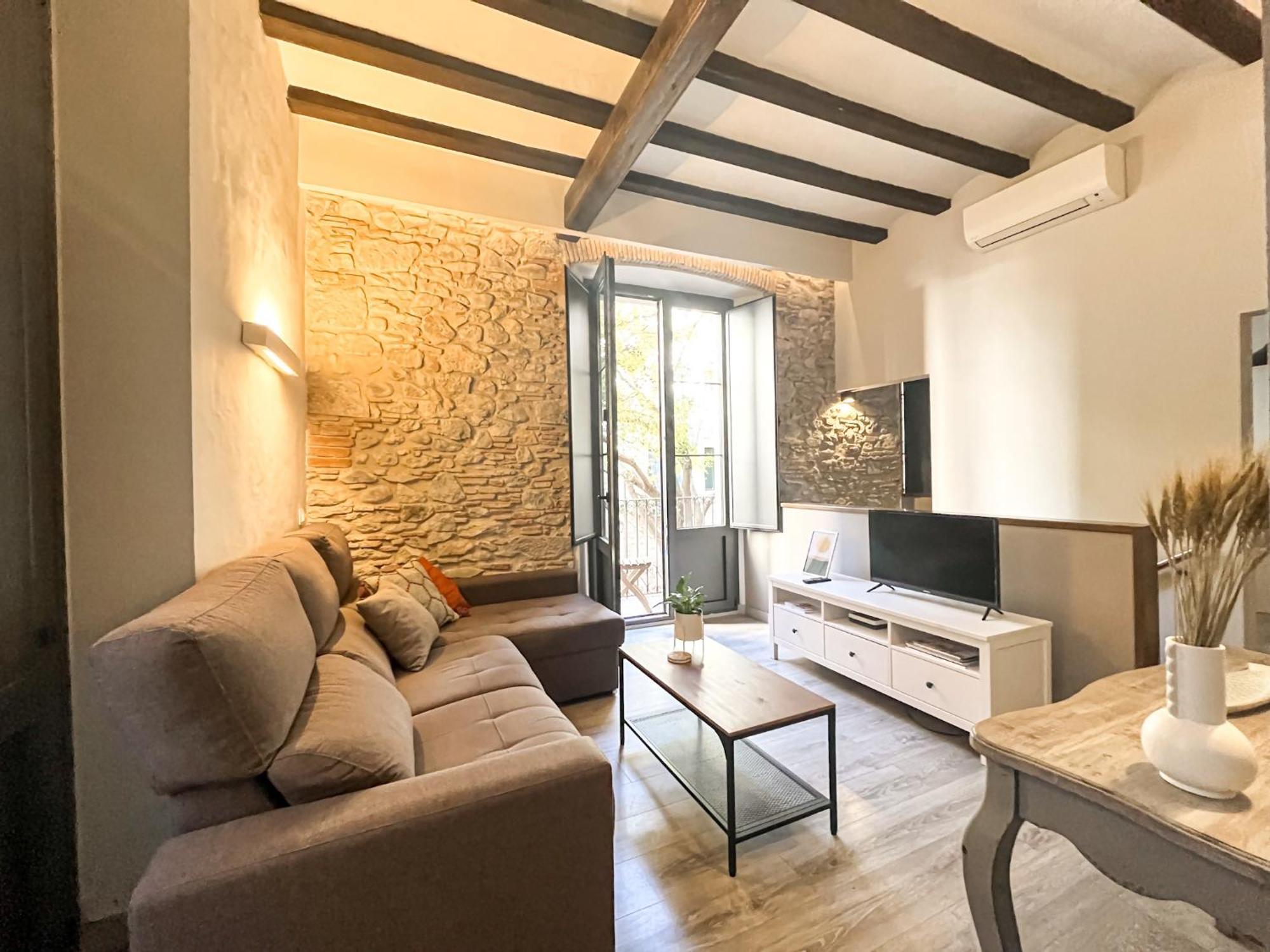 Old Town Duplex With Character * Girona